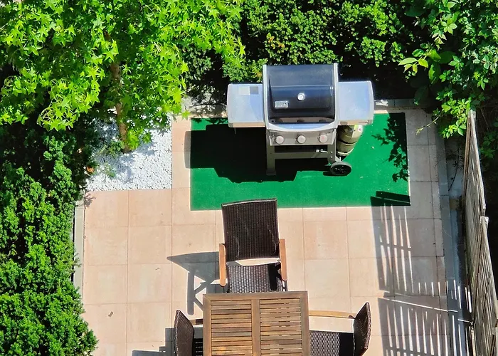 Eleonoras Ferienwohnung In Wuerzburg Stadt Mit Terrasse Im Erdgeschoss Inklusive Eigenen Parkplaetzen Vor Der Tuer
