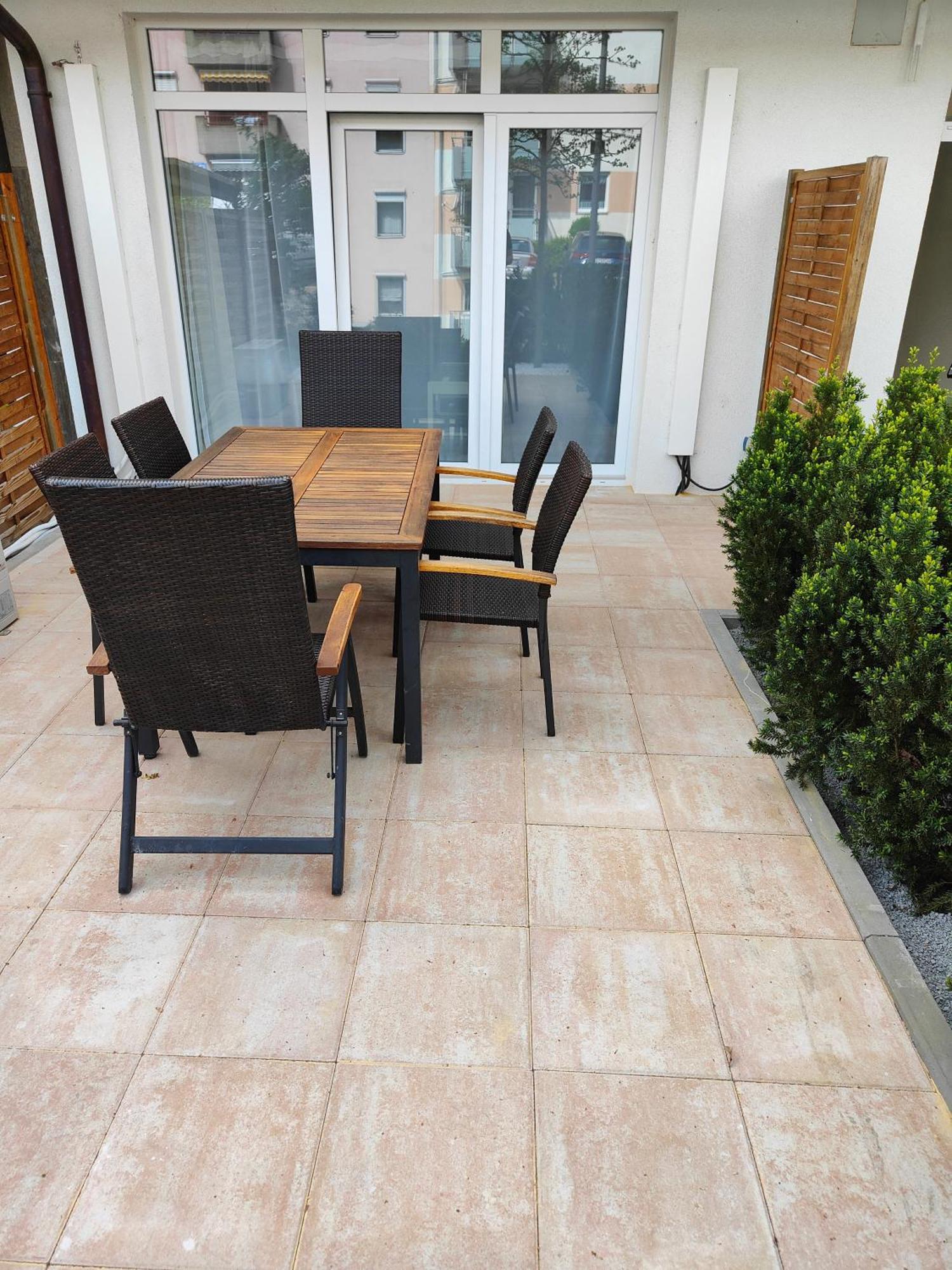 Eleonoras In Stadt Mit Terrasse Im Erdgeschoss Inklusive Eigenen Parkplaetzen Vor Der Tuer Apartment *